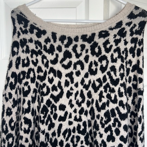 Sweater - Picture 4 of 7